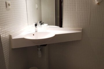 Bathroom sink