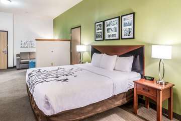 Guest room with one bed