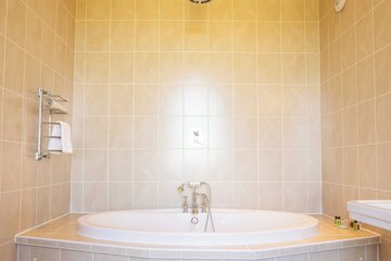 Jetted tub