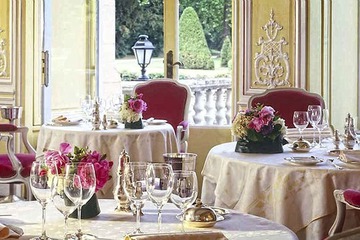 Couples dining