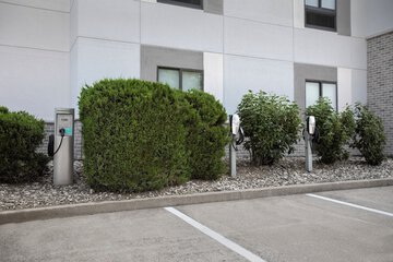 Electric vehicle charging station