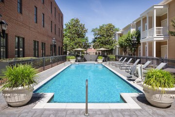 Residence Inn by Marriott Savannah Downtown / Historic Distric