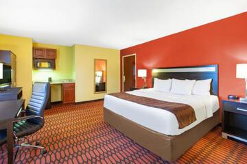 Deluxe Room with King Bed, Accessible - No Smoking