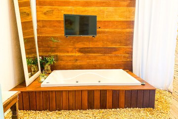 Private spa tub