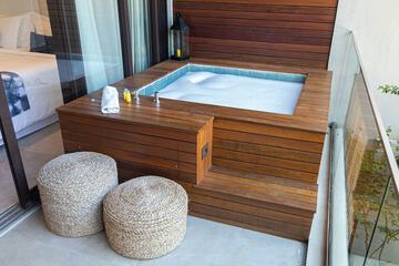 Private spa tub