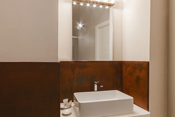 Bathroom sink