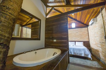 Deep soaking bathtub