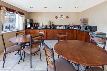 Breakfast/Coffee Service 11 of 14