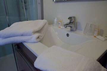 Bathroom sink