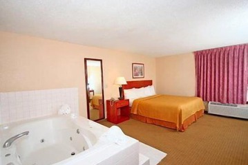 Deep soaking bathtub