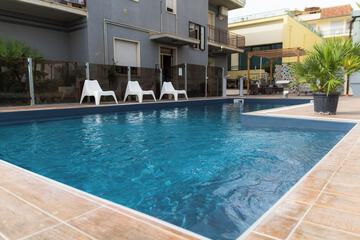 Pool waterfall