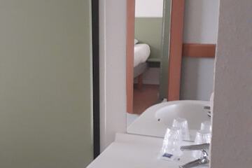 Bathroom sink