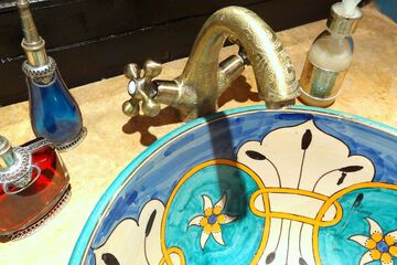 Bathroom sink