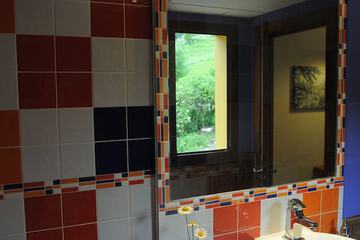 Bathroom sink