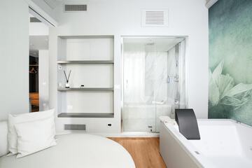 Private spa tub