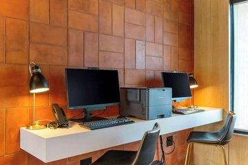 Business Center 75 of 75