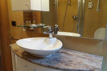Bathroom sink