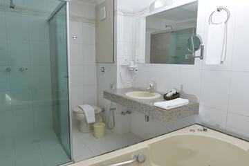 Jetted tub
