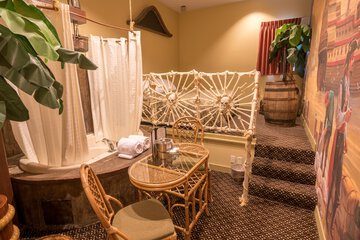 Deep soaking bathtub