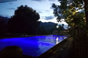 Indoor/outdoor pool