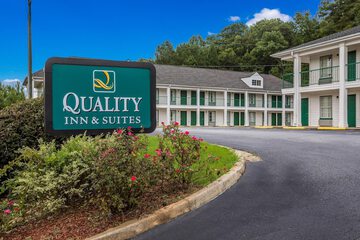 Quality Inn & Suites Greensboro near Lake Oconee