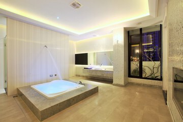 Jetted tub