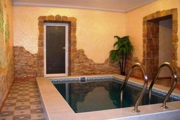 Indoor spa tub