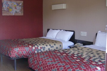 Econo Lodge Inn & Suites