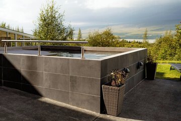 Private spa tub
