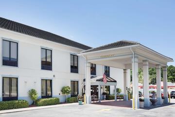 Baymont by Wyndham Savannah / Garden City