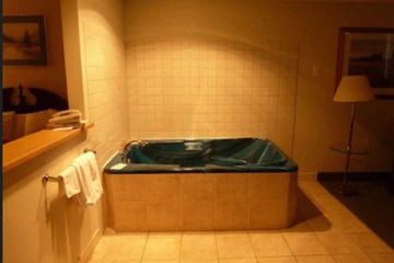 Deep soaking bathtub