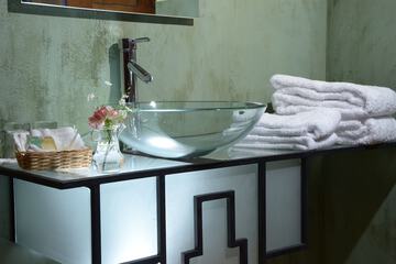 Bathroom sink