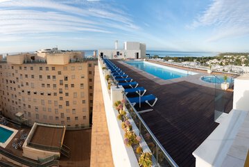 Rooftop pool