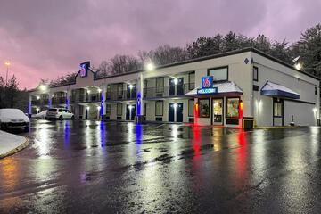 Motel 6 Kingston