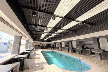 Indoor/outdoor pool