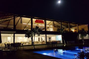 Infinity pool