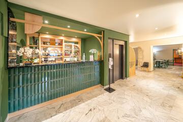 Snack bar