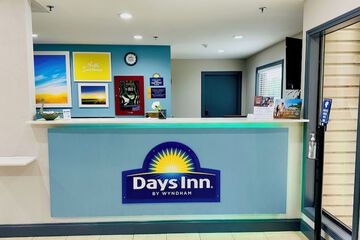 Days Inn & Suites by Wyndham Wynne