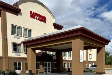 Saffron Inn & Suites