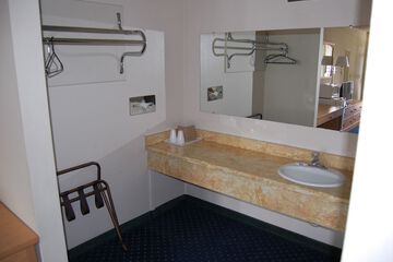 Bathroom sink