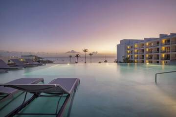 Infinity pool