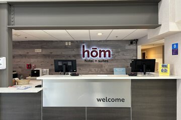 Check-in/check-out kiosk