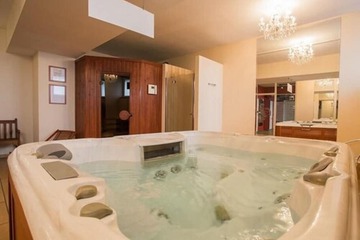Indoor spa tub