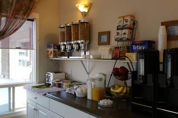 Breakfast area