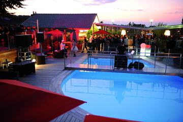 Poolside bar