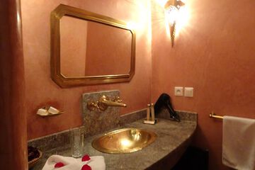 Bathroom sink