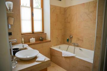 Photo 48