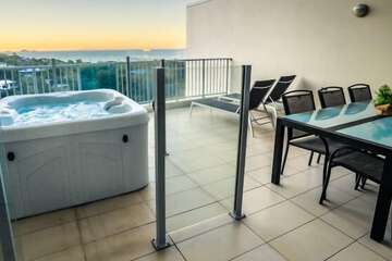 Private spa tub