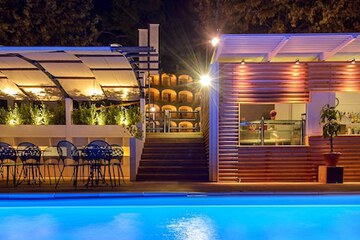 Poolside bar