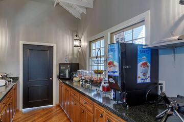 Breakfast/Coffee Service 33 of 38